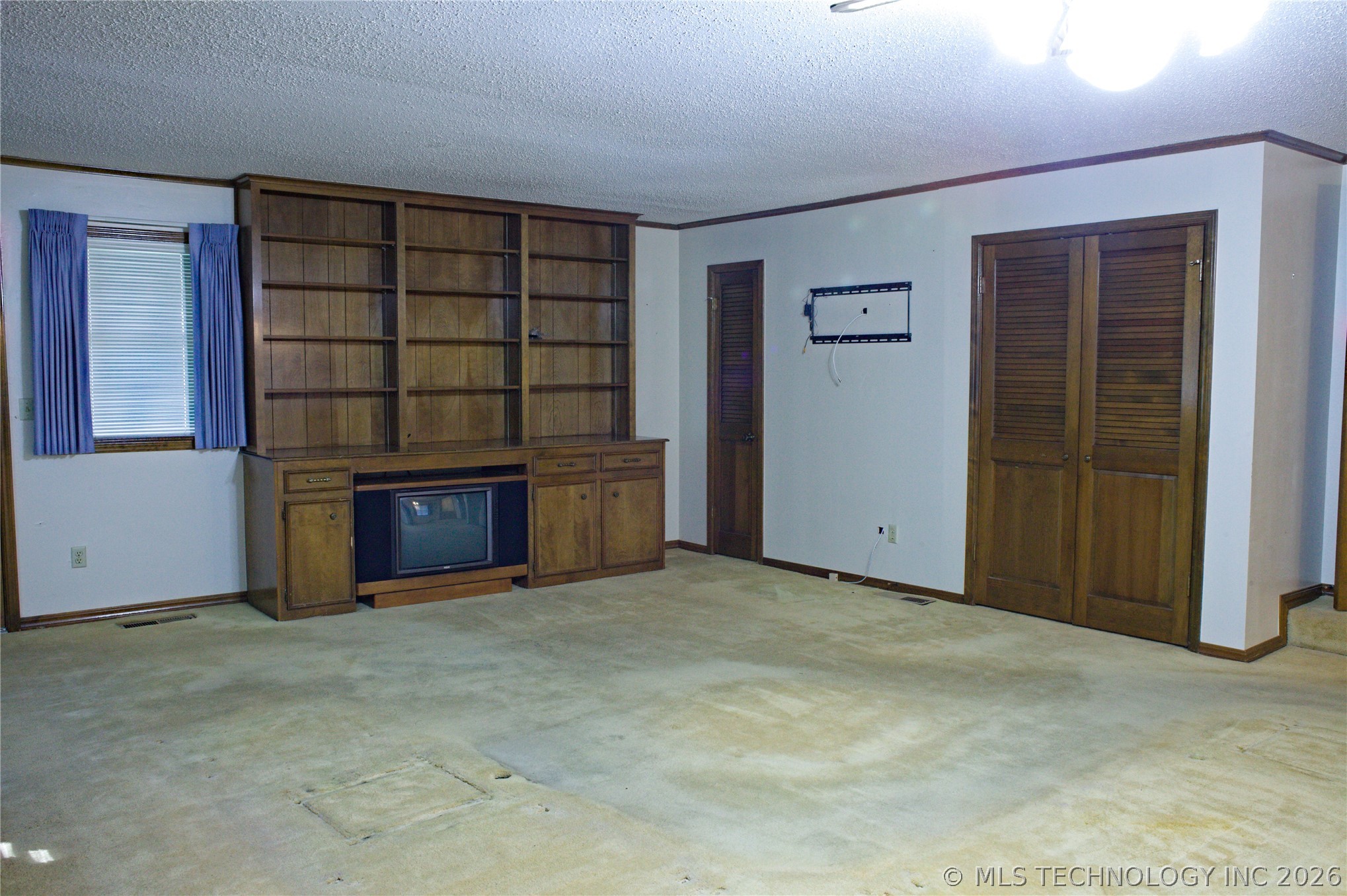 7027 E 47th Street Property Photo 8