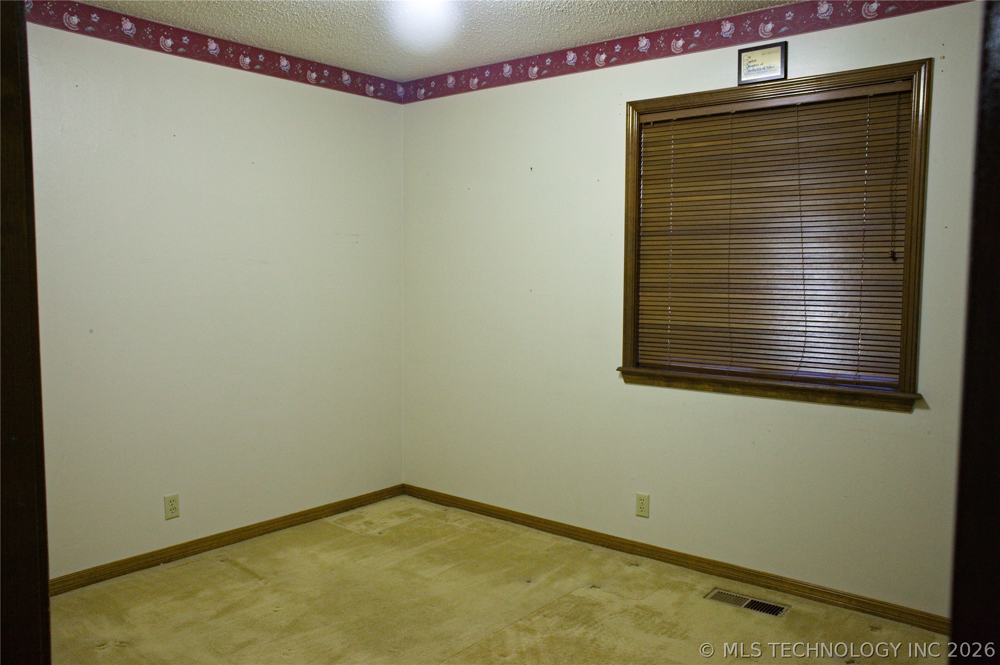 7027 E 47th Street Property Photo 17