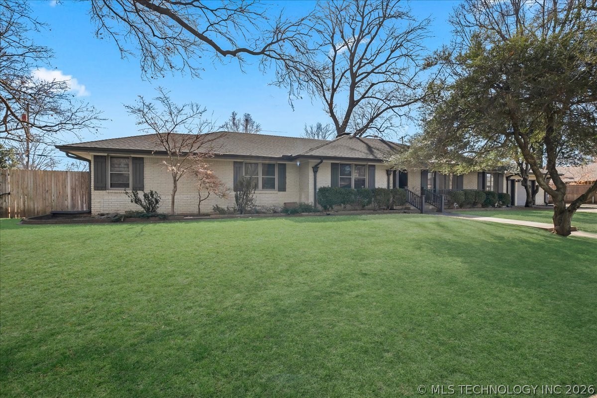 2706 E 57th Street Property Photo 2