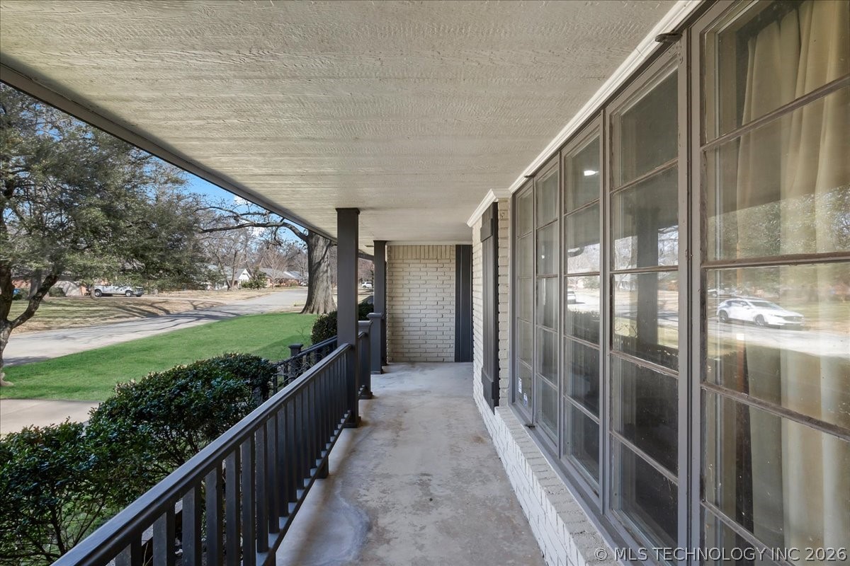 2706 E 57th Street Property Photo 6