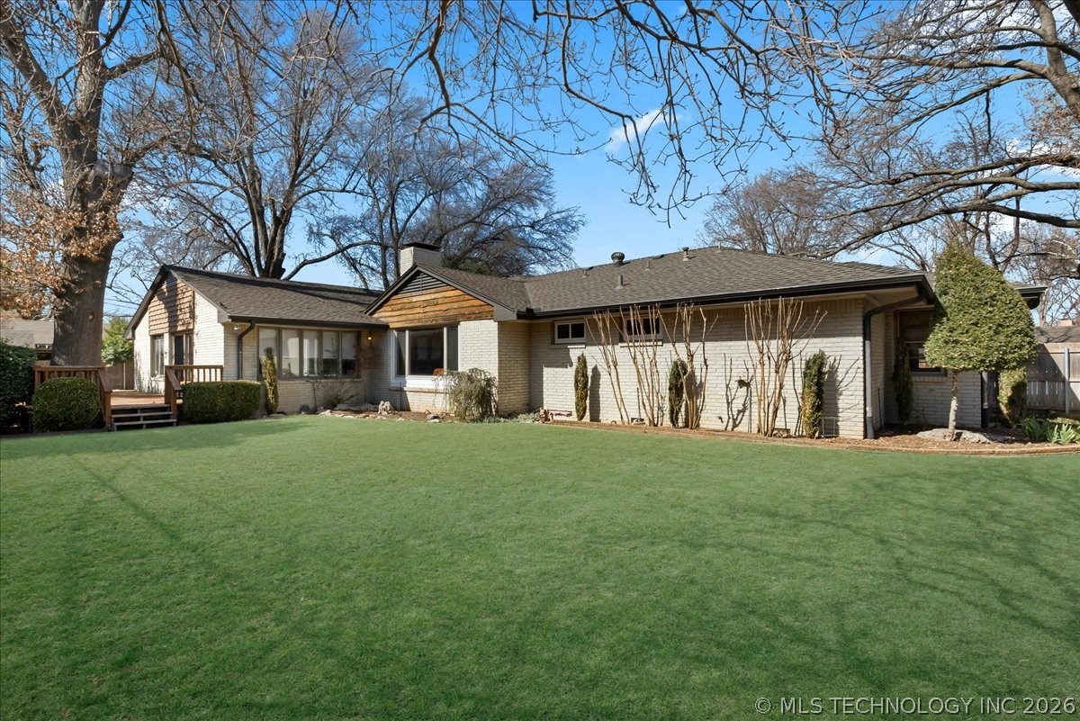 2706 E 57th Street Property Photo 8