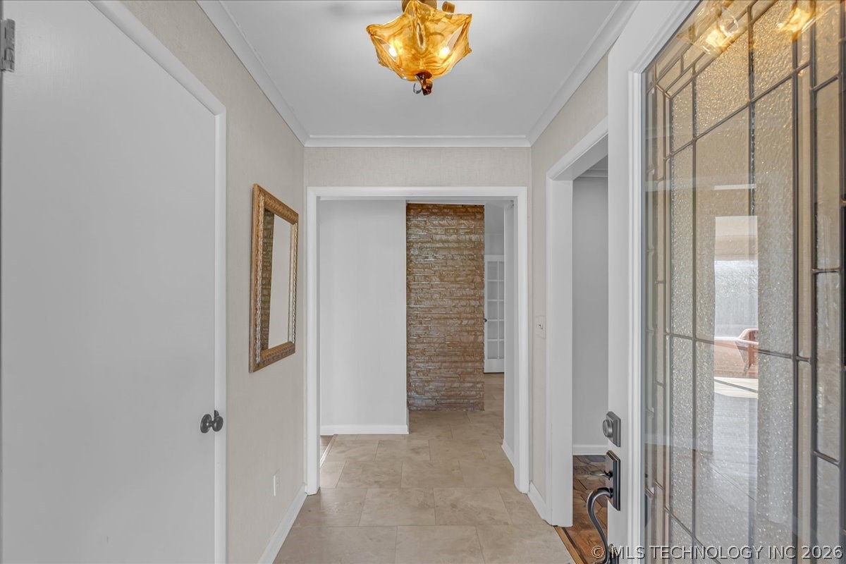 2706 E 57th Street Property Photo 10