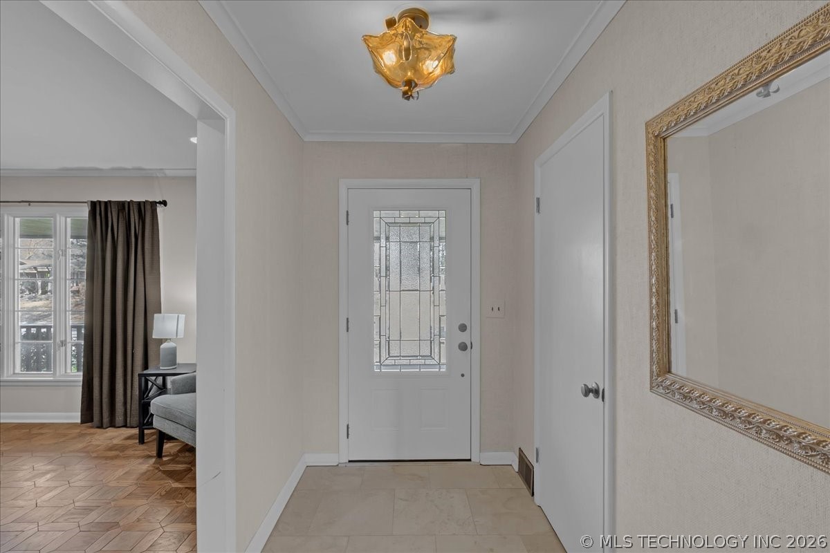 2706 E 57th Street Property Photo 11