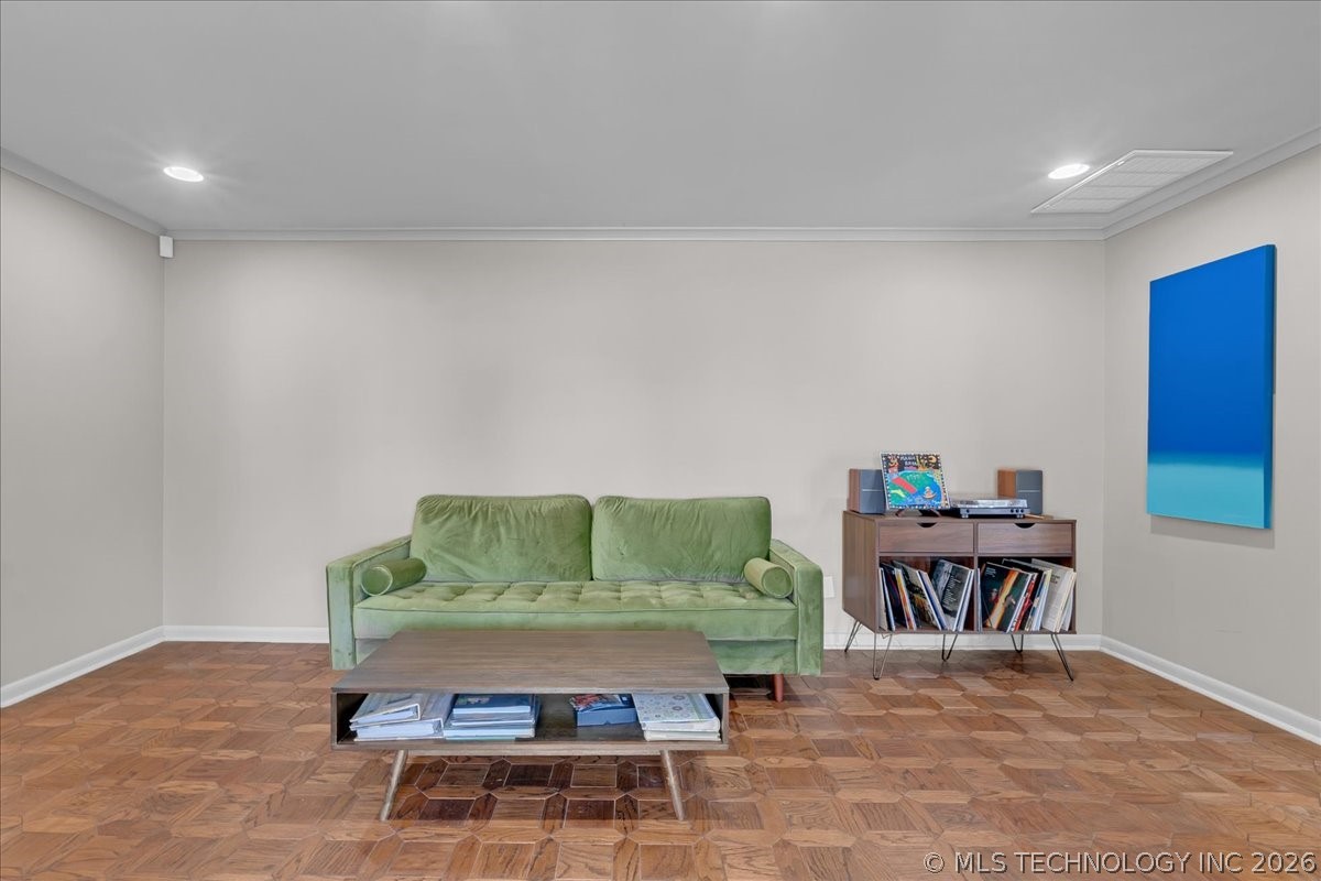 2706 E 57th Street Property Photo 13