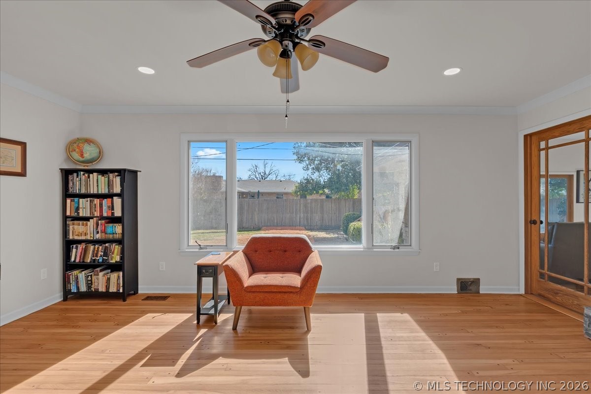 2706 E 57th Street Property Photo 19