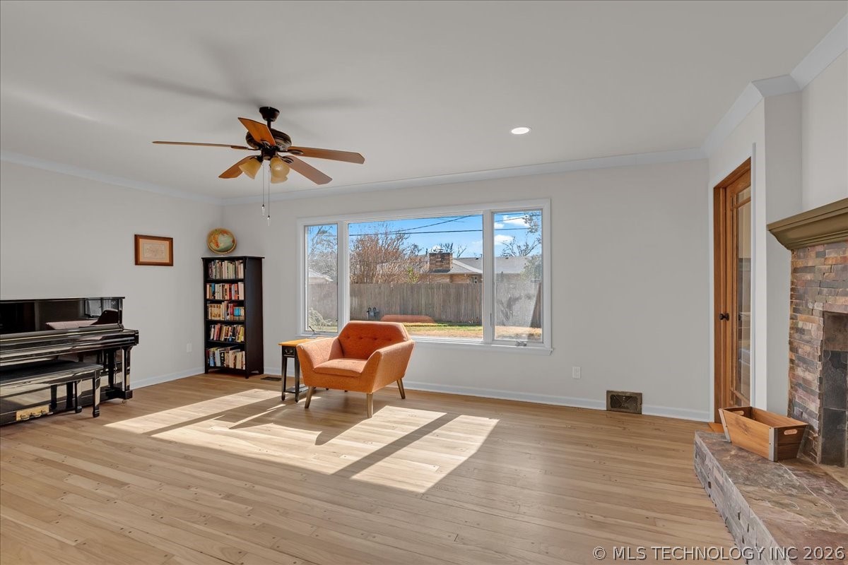 2706 E 57th Street Property Photo 20