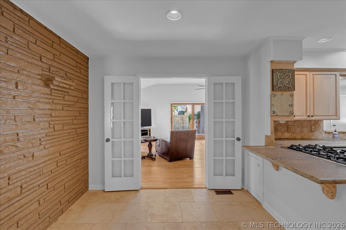 2706 E 57th Street Property Photo 24