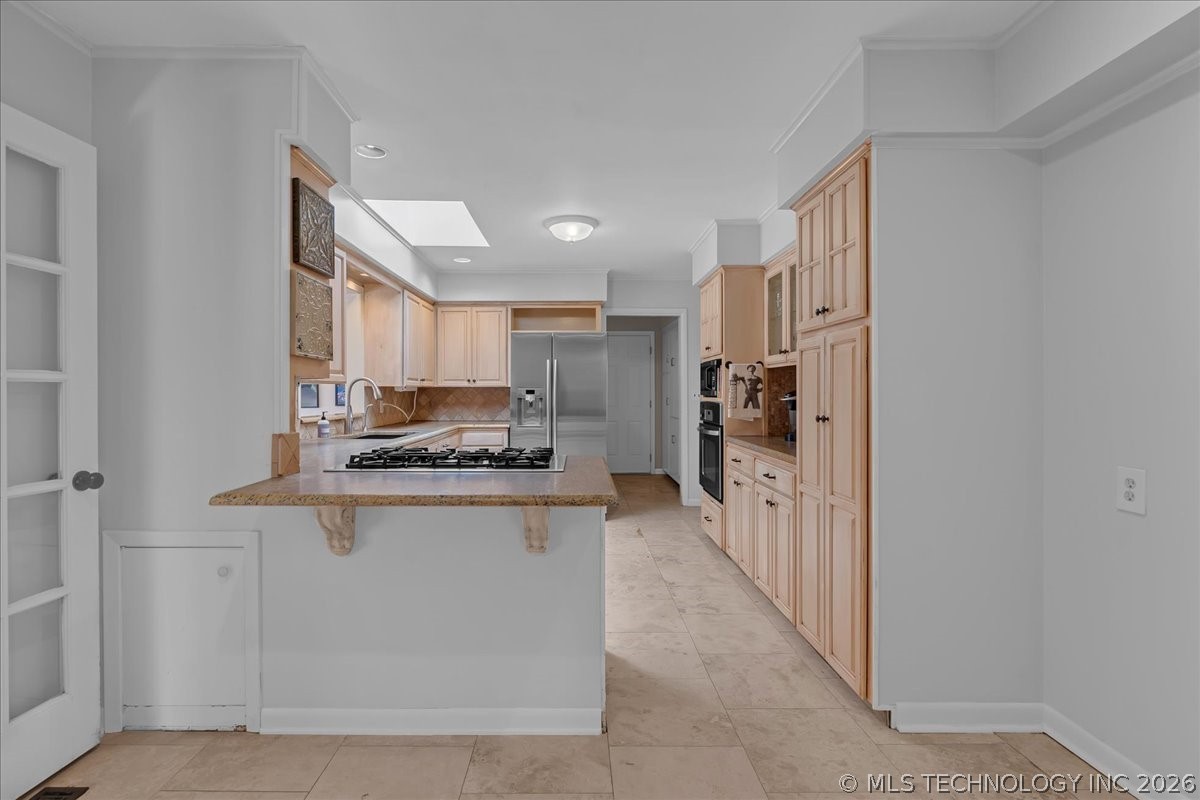 2706 E 57th Street Property Photo 28