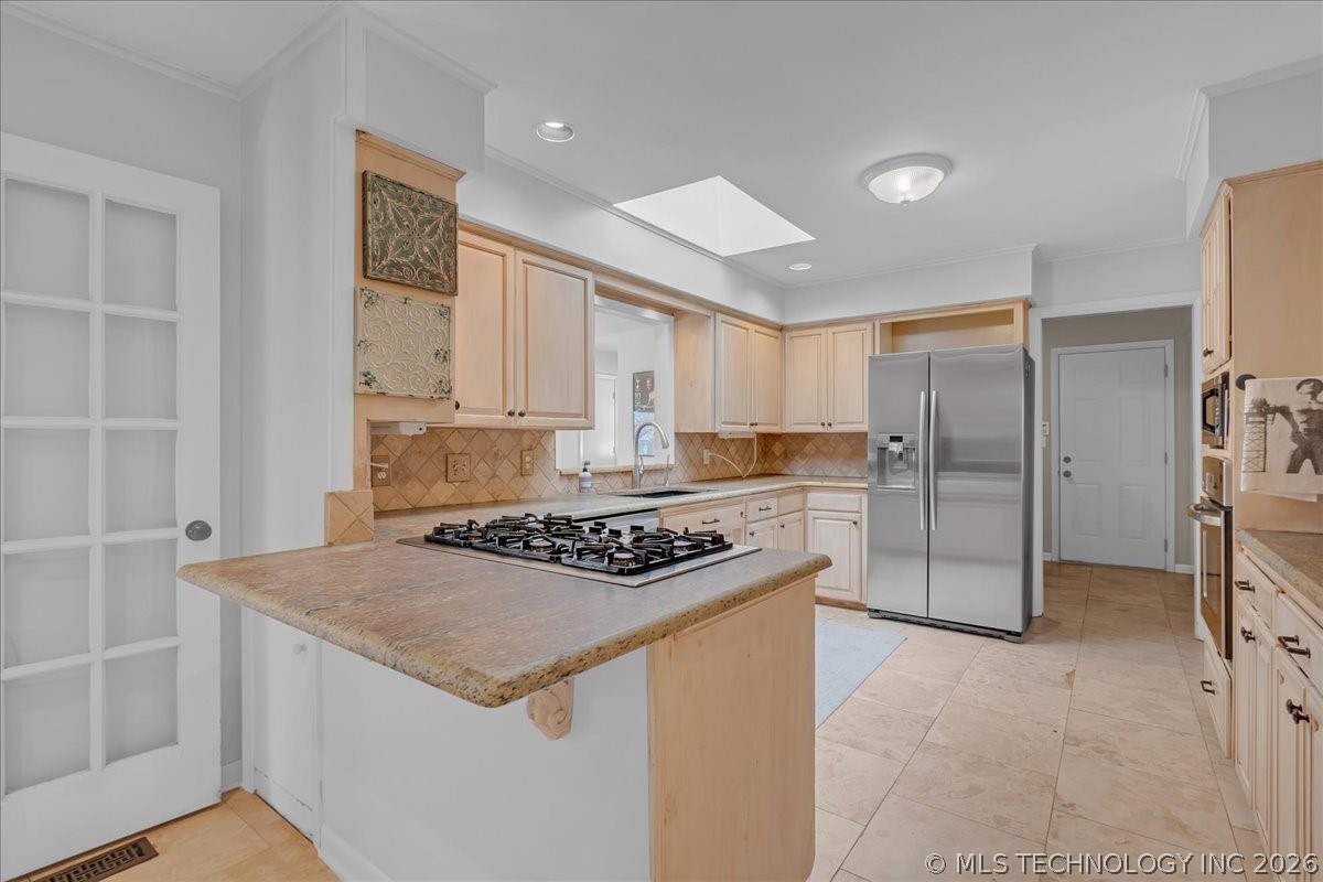 2706 E 57th Street Property Photo 29