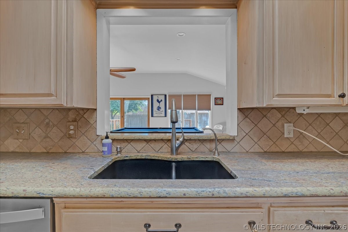 2706 E 57th Street Property Photo 30