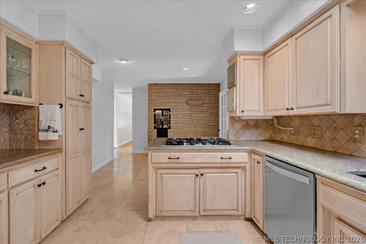 2706 E 57th Street Property Photo 31