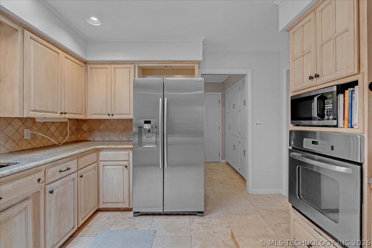 2706 E 57th Street Property Photo 32