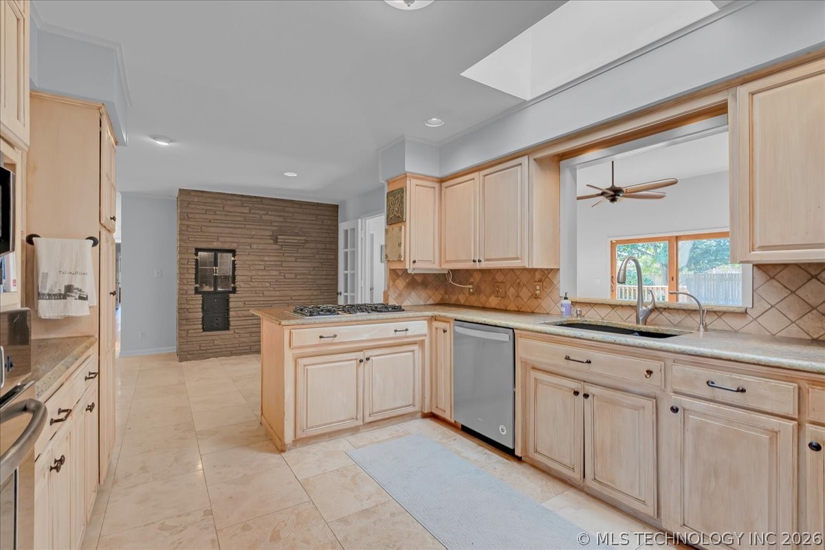 2706 E 57th Street Property Photo 34