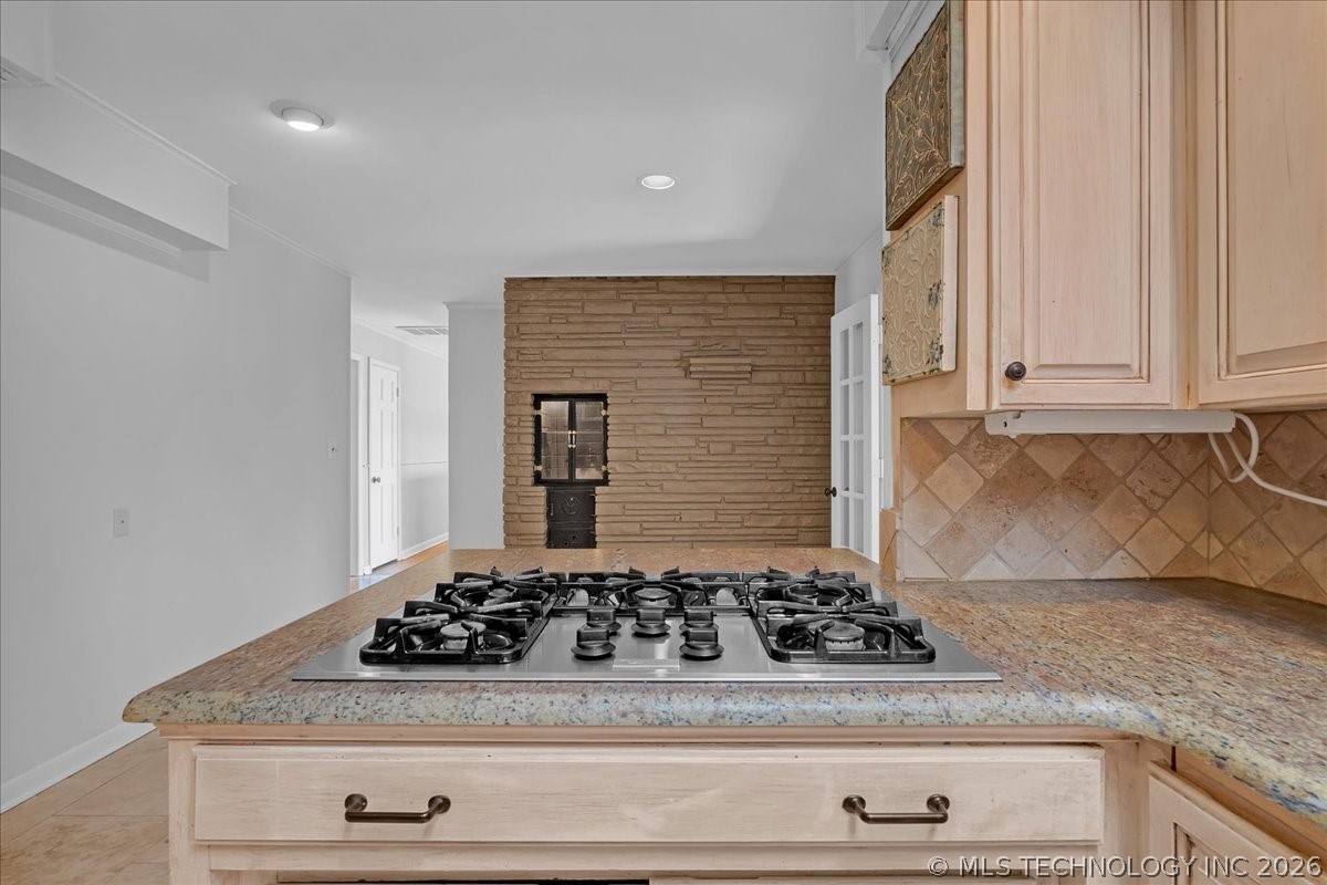 2706 E 57th Street Property Photo 35