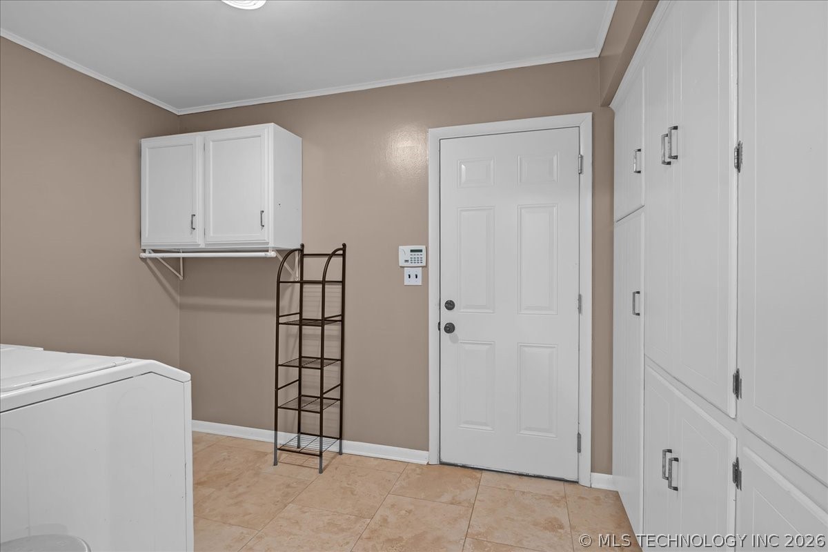 2706 E 57th Street Property Photo 38