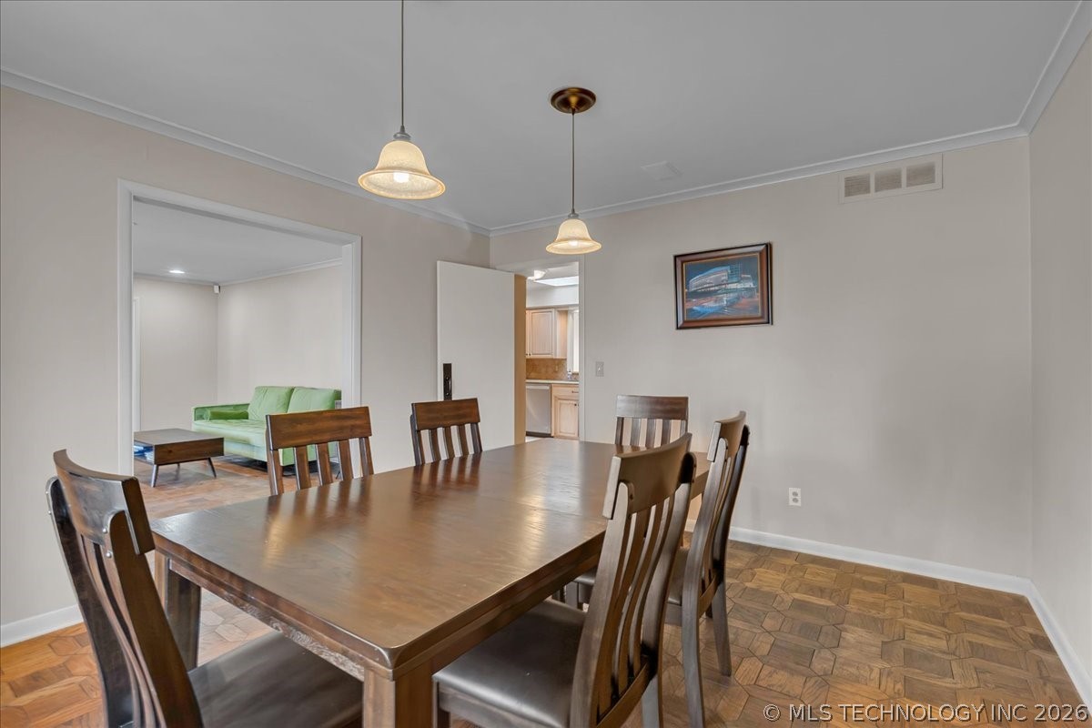 2706 E 57th Street Property Photo 40