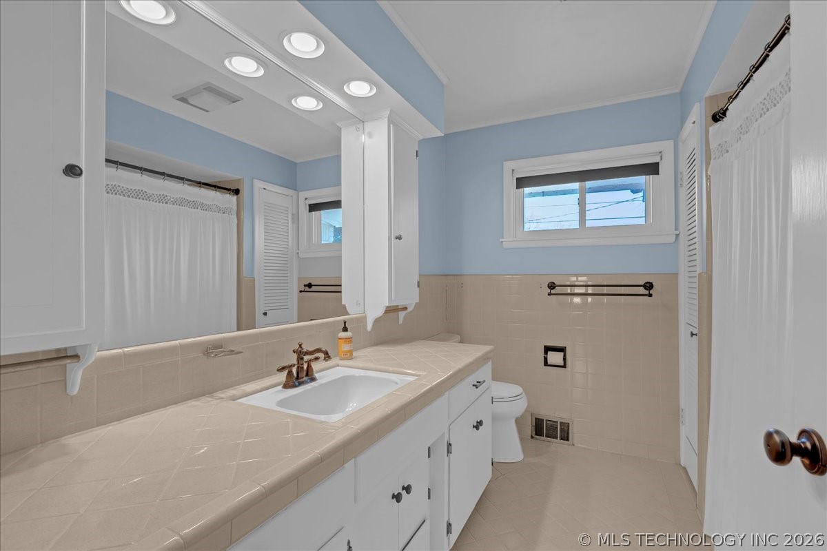 2706 E 57th Street Property Photo 43