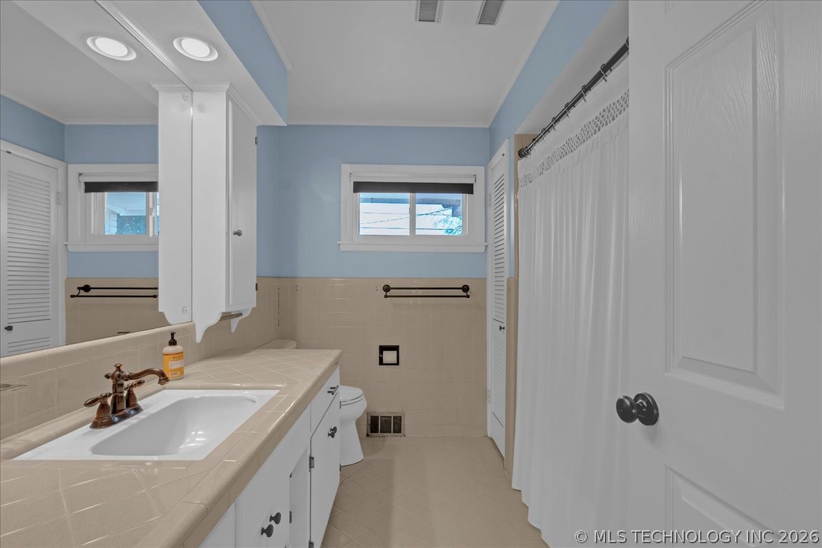 2706 E 57th Street Property Photo 50