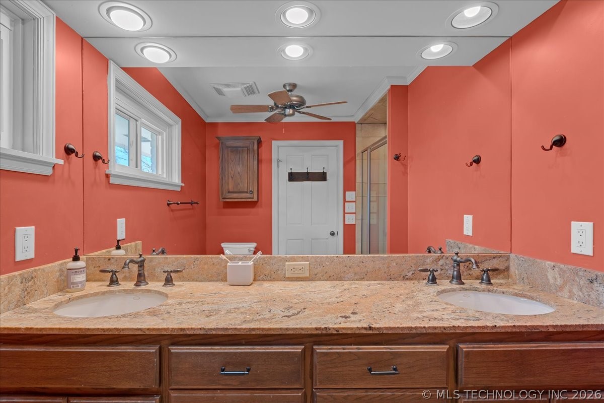 2706 E 57th Street Property Photo 54
