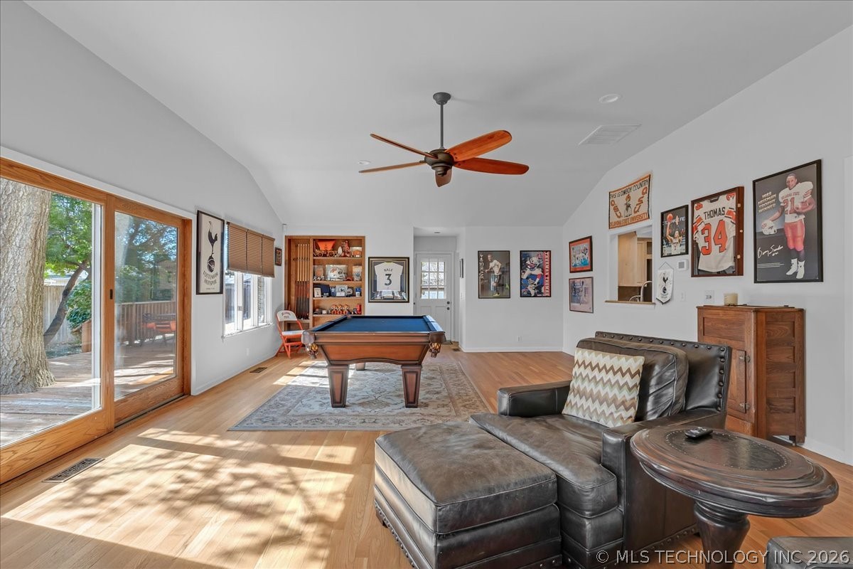 2706 E 57th Street Property Photo 63
