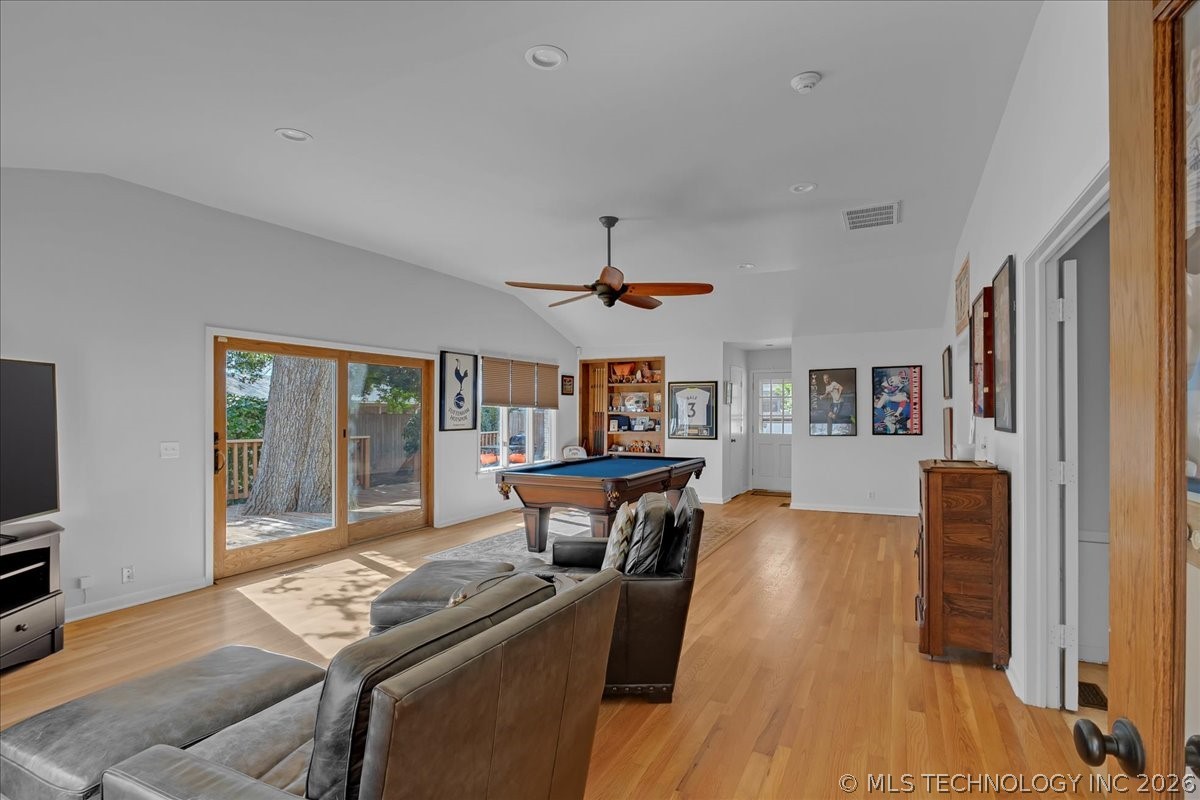 2706 E 57th Street Property Photo 66