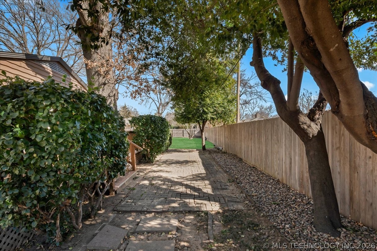 2706 E 57th Street Property Photo 71