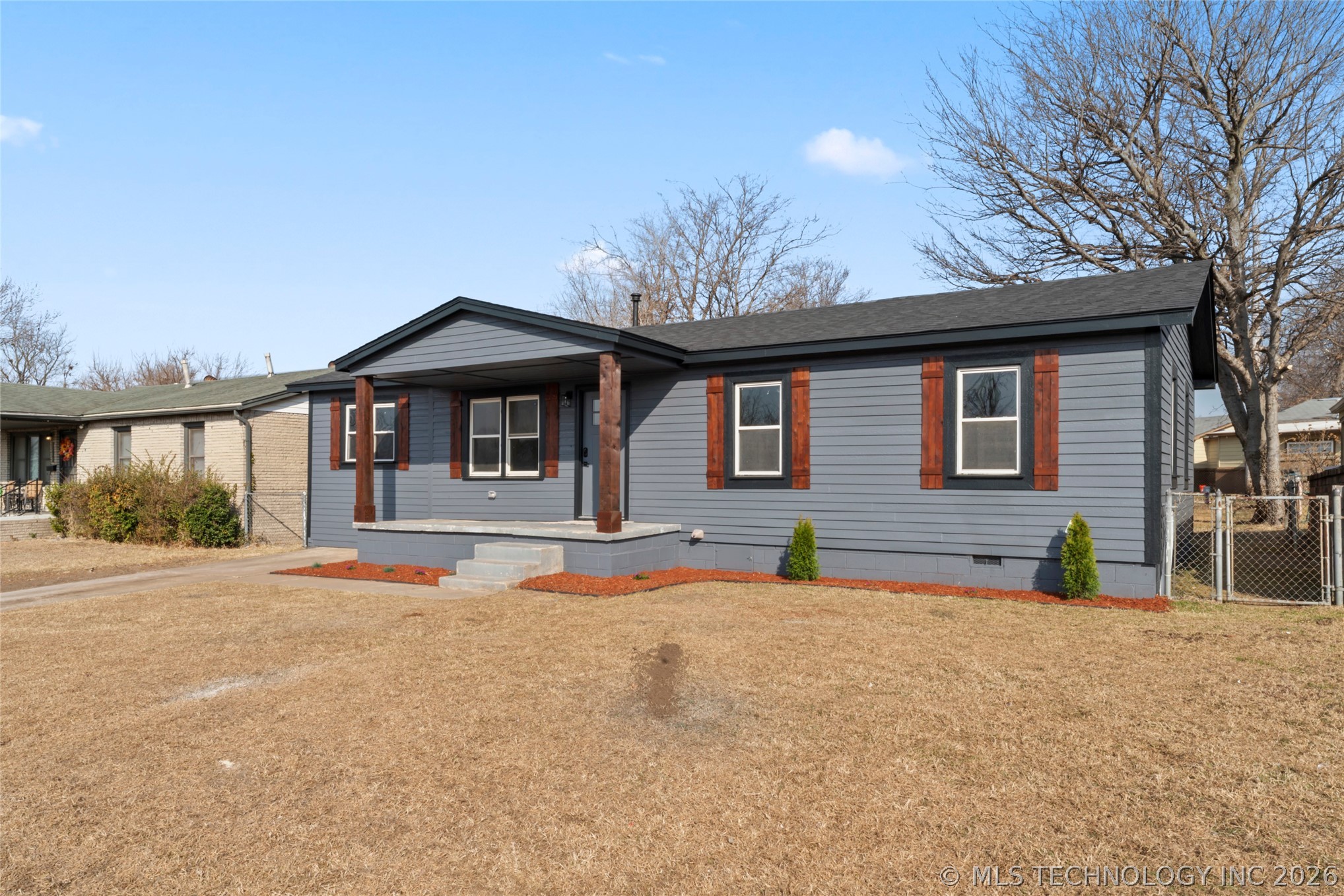2059 E Young Place Property Photo 2