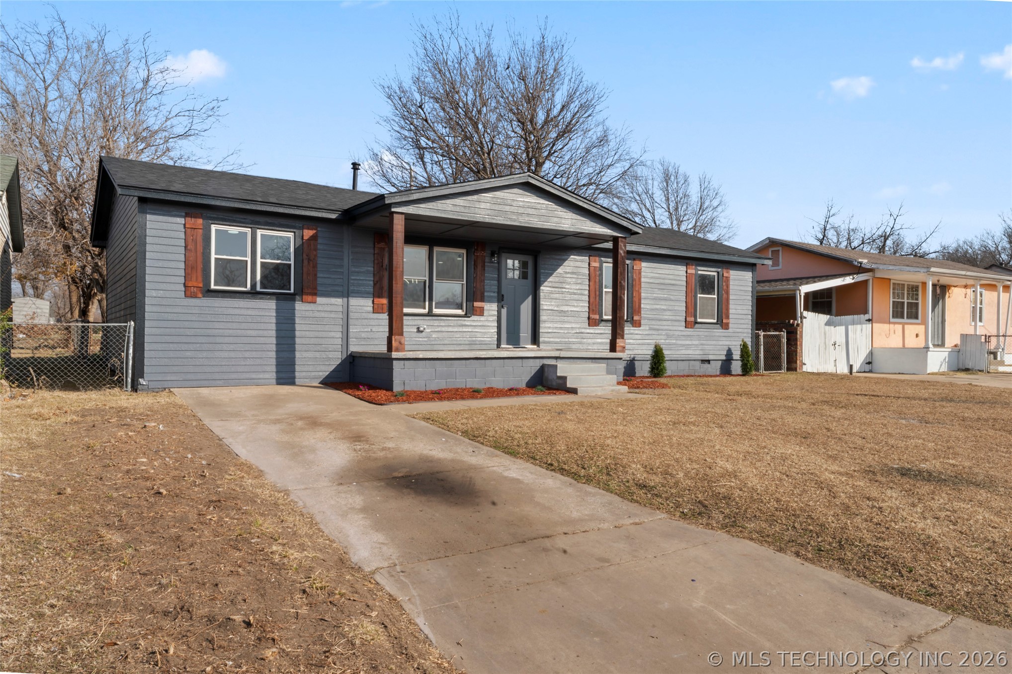 2059 E Young Place Property Photo 3