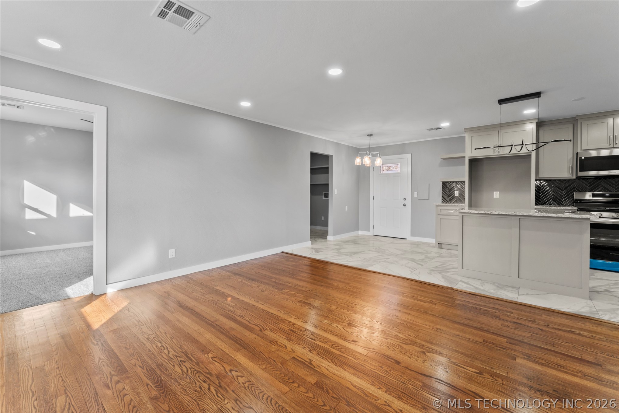 2059 E Young Place Property Photo 6