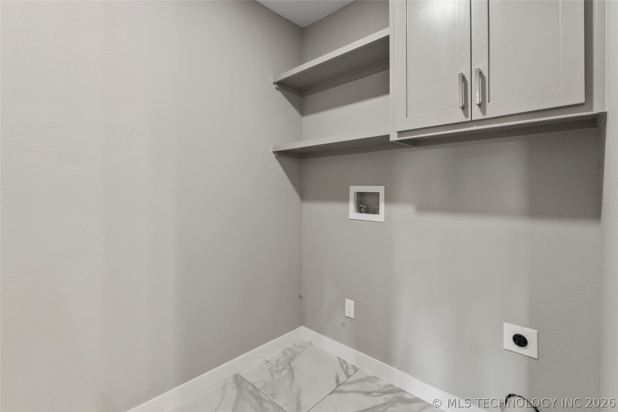2059 E Young Place Property Photo 10
