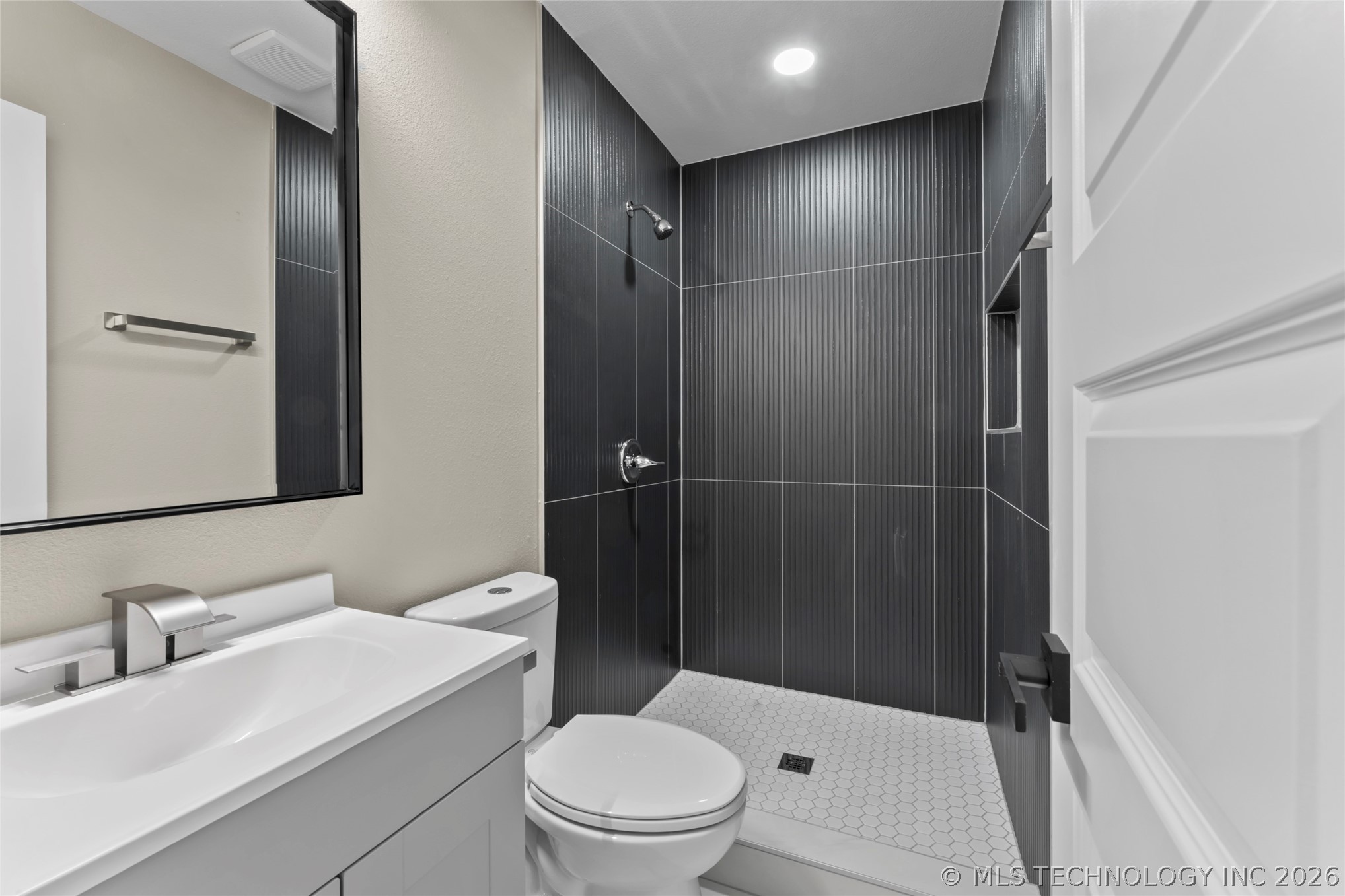 2059 E Young Place Property Photo 12