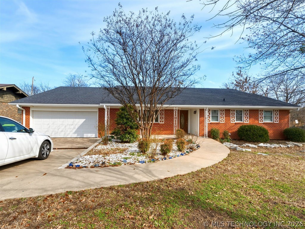 222 Country Club Road Property Photo 1