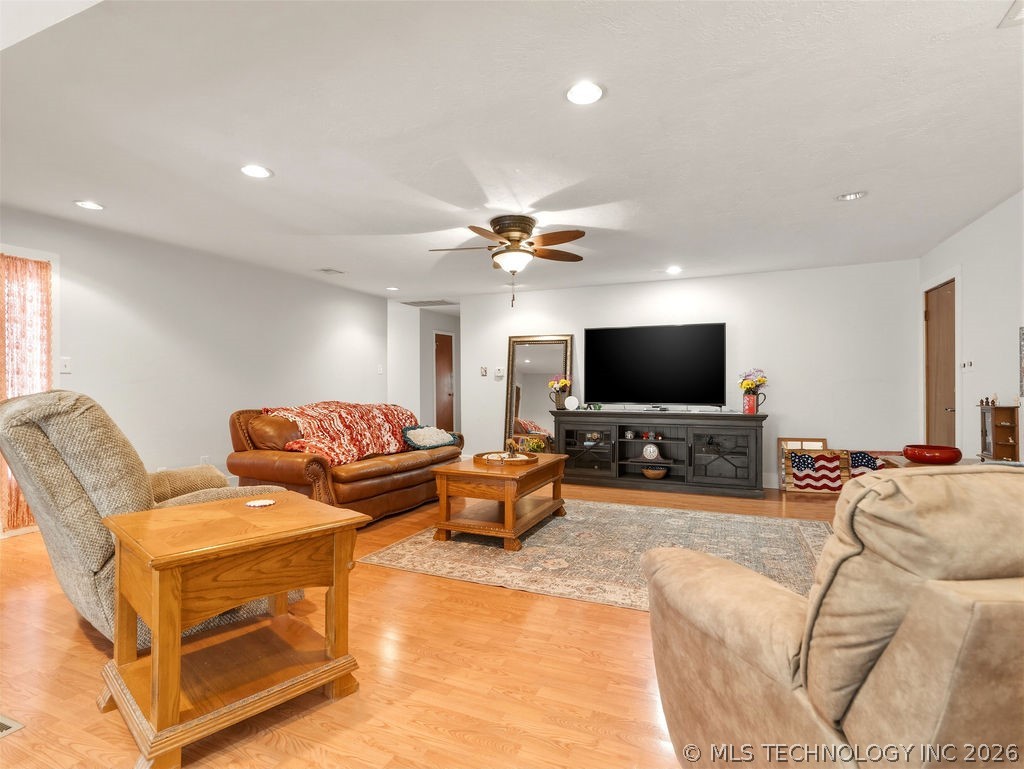 222 Country Club Road Property Photo 4