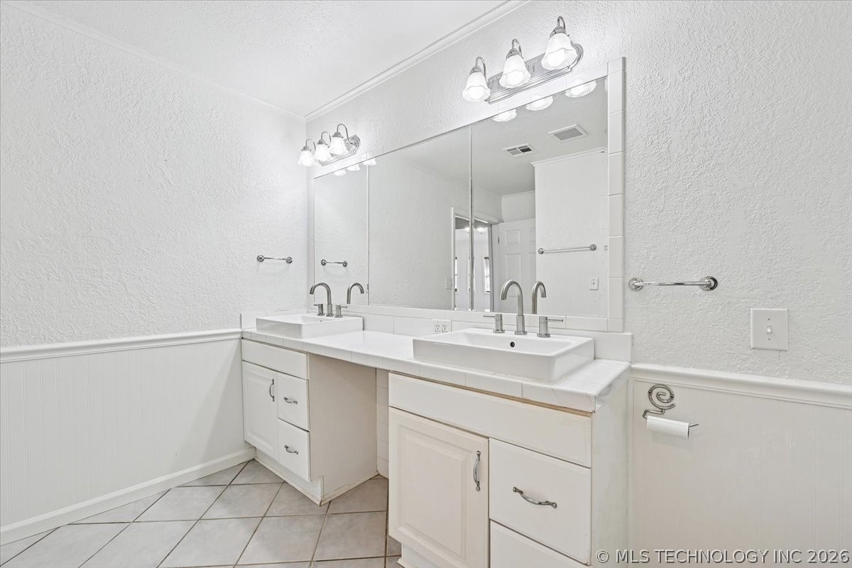 3342 E 30th Street Property Photo 20