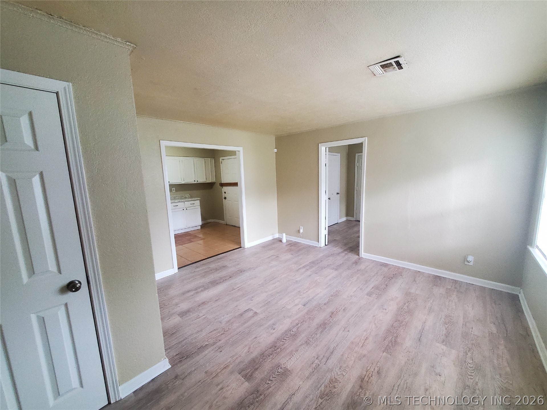 4842 N Johnstown Avenue Property Photo 5