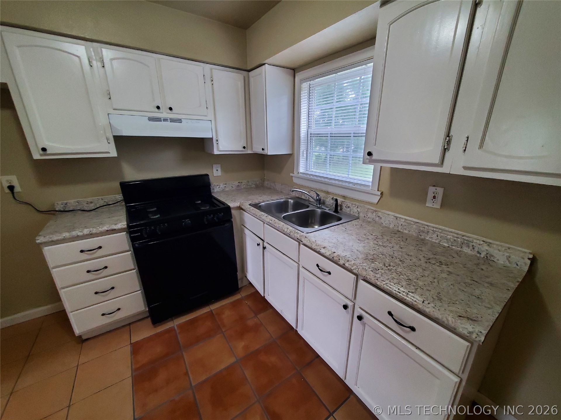 4842 N Johnstown Avenue Property Photo 8