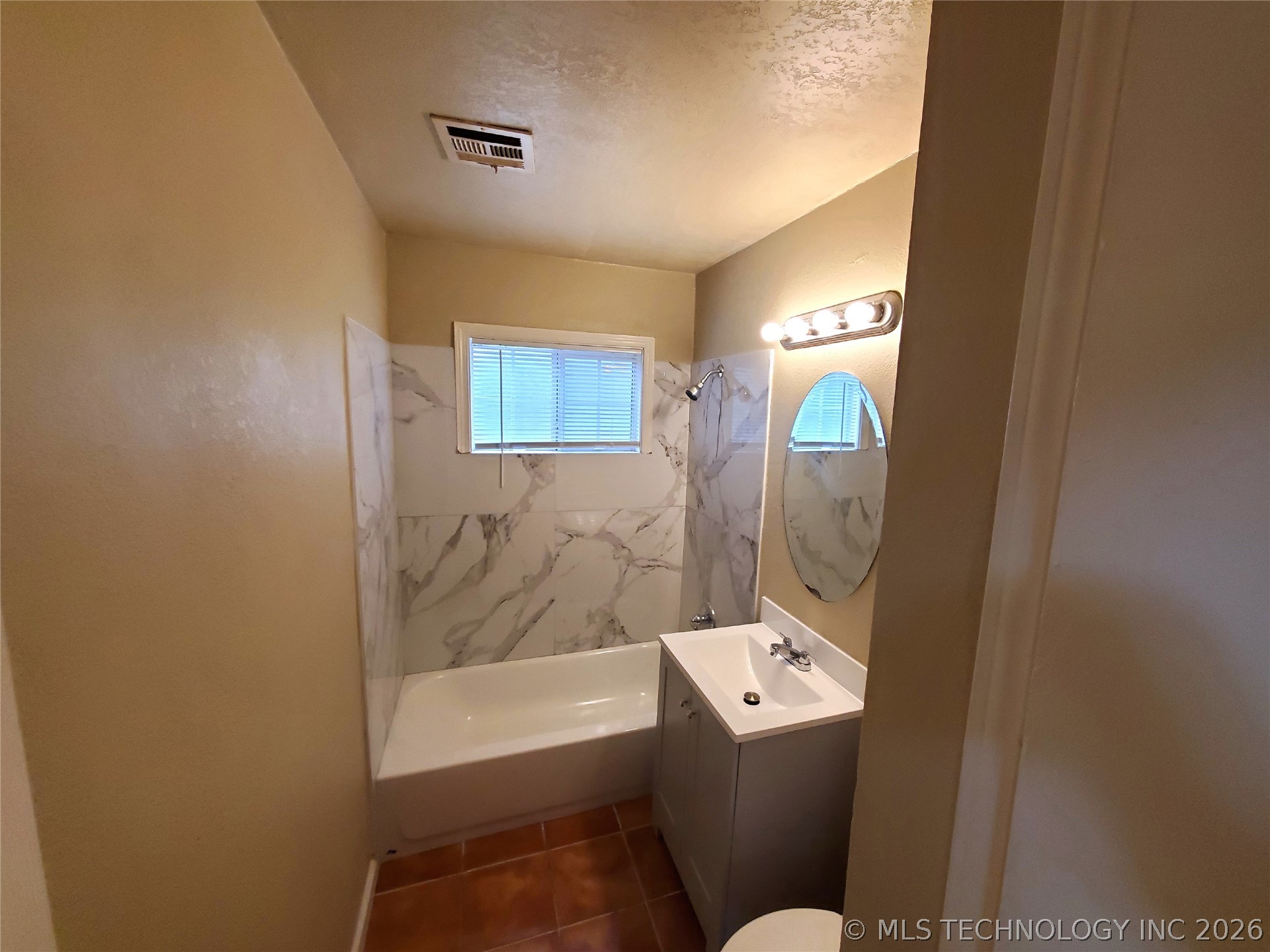 4842 N Johnstown Avenue Property Photo 11
