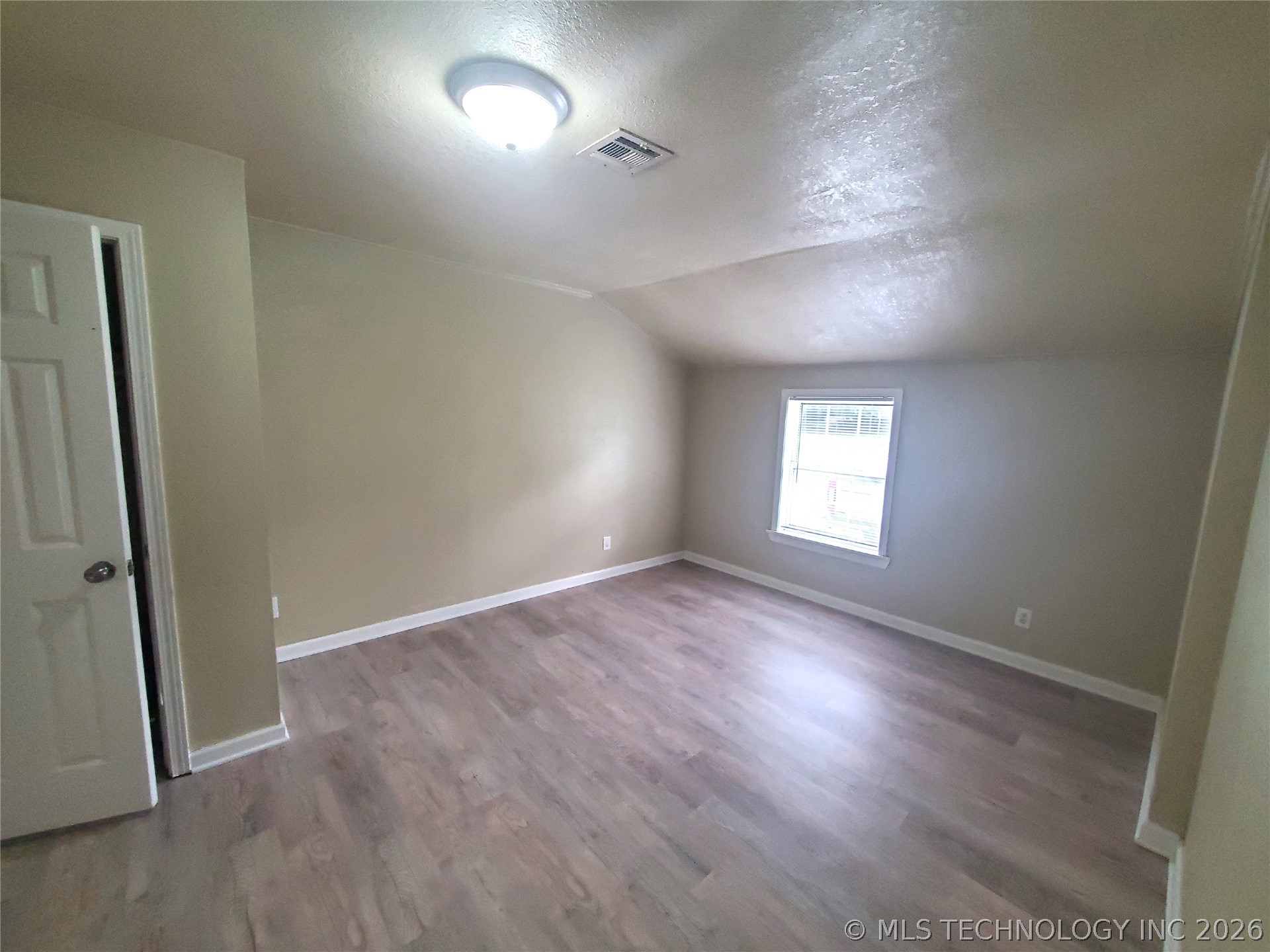 4842 N Johnstown Avenue Property Photo 20