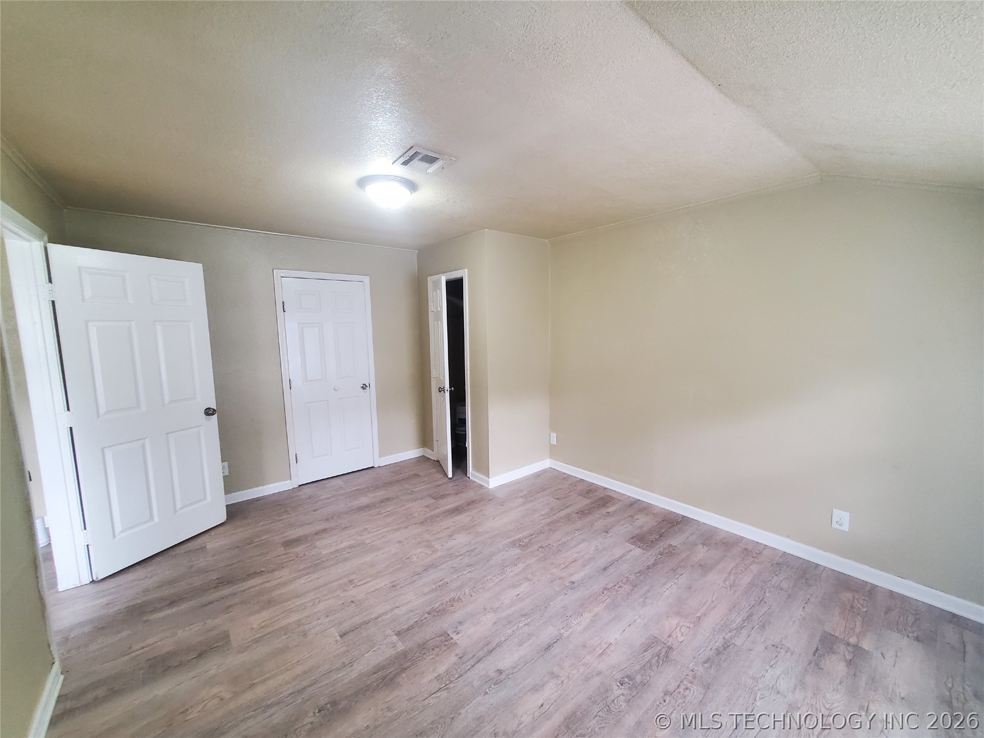 4842 N Johnstown Avenue Property Photo 21