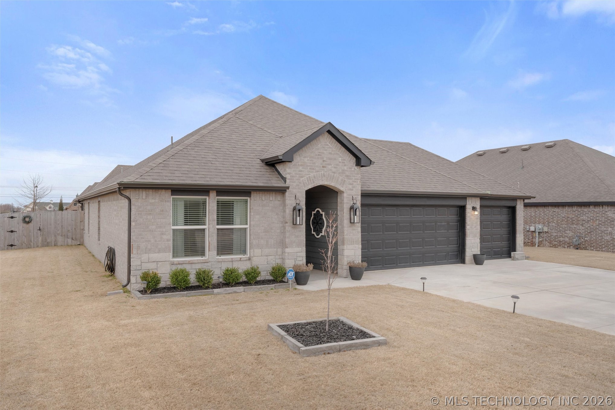 6423 Goldenrod Lane Property Photo 2