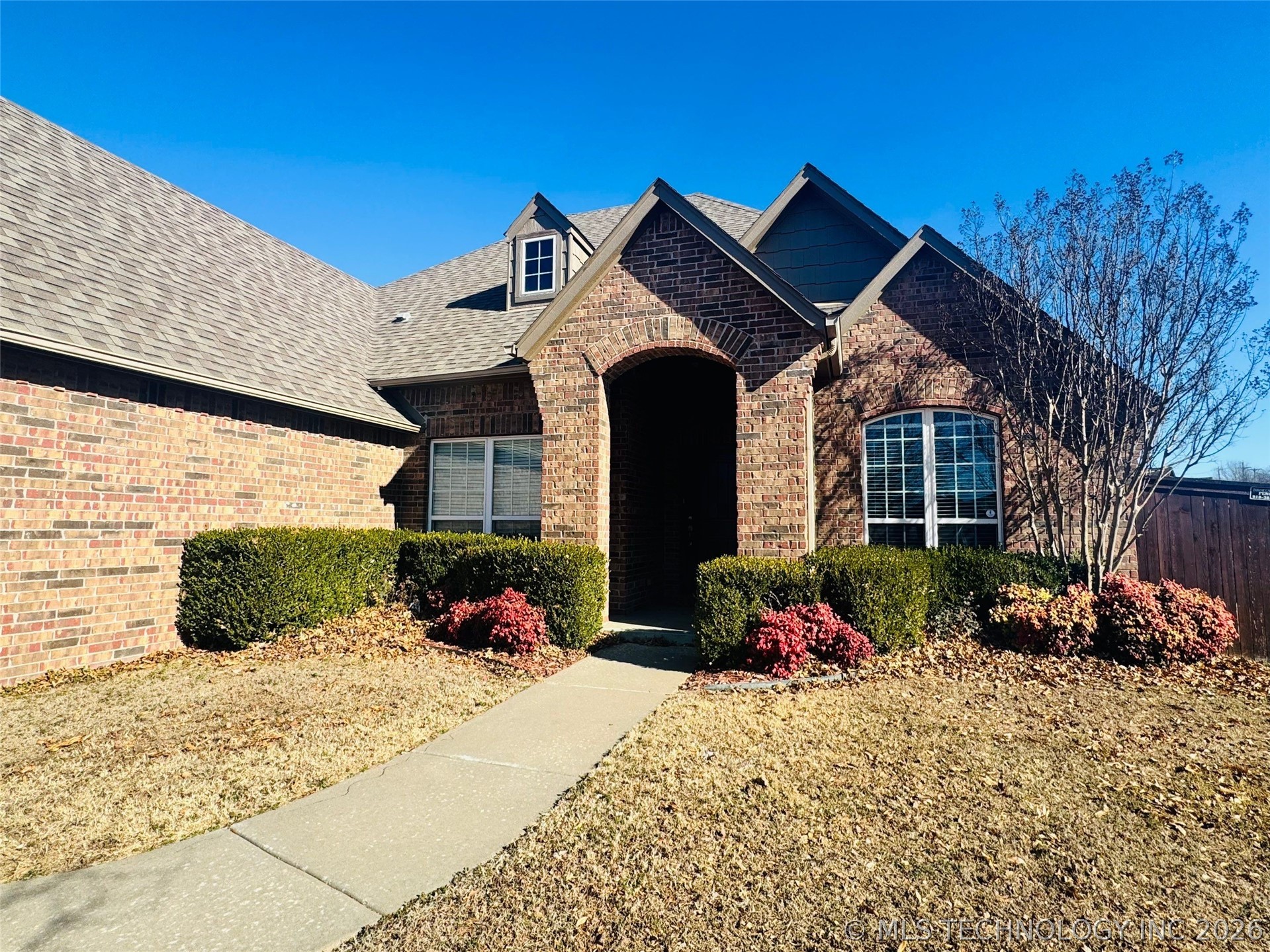 4405 N Oak Avenue Property Photo 4