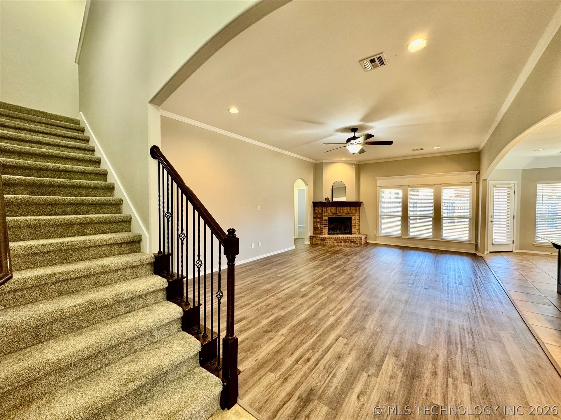4405 N Oak Avenue Property Photo 6