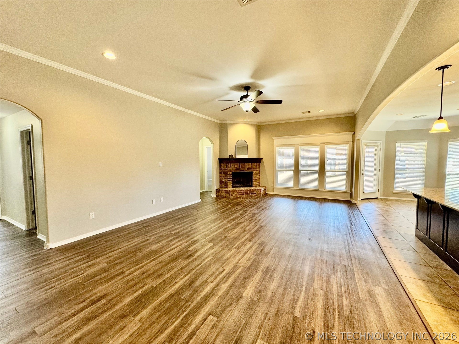 4405 N Oak Avenue Property Photo 8