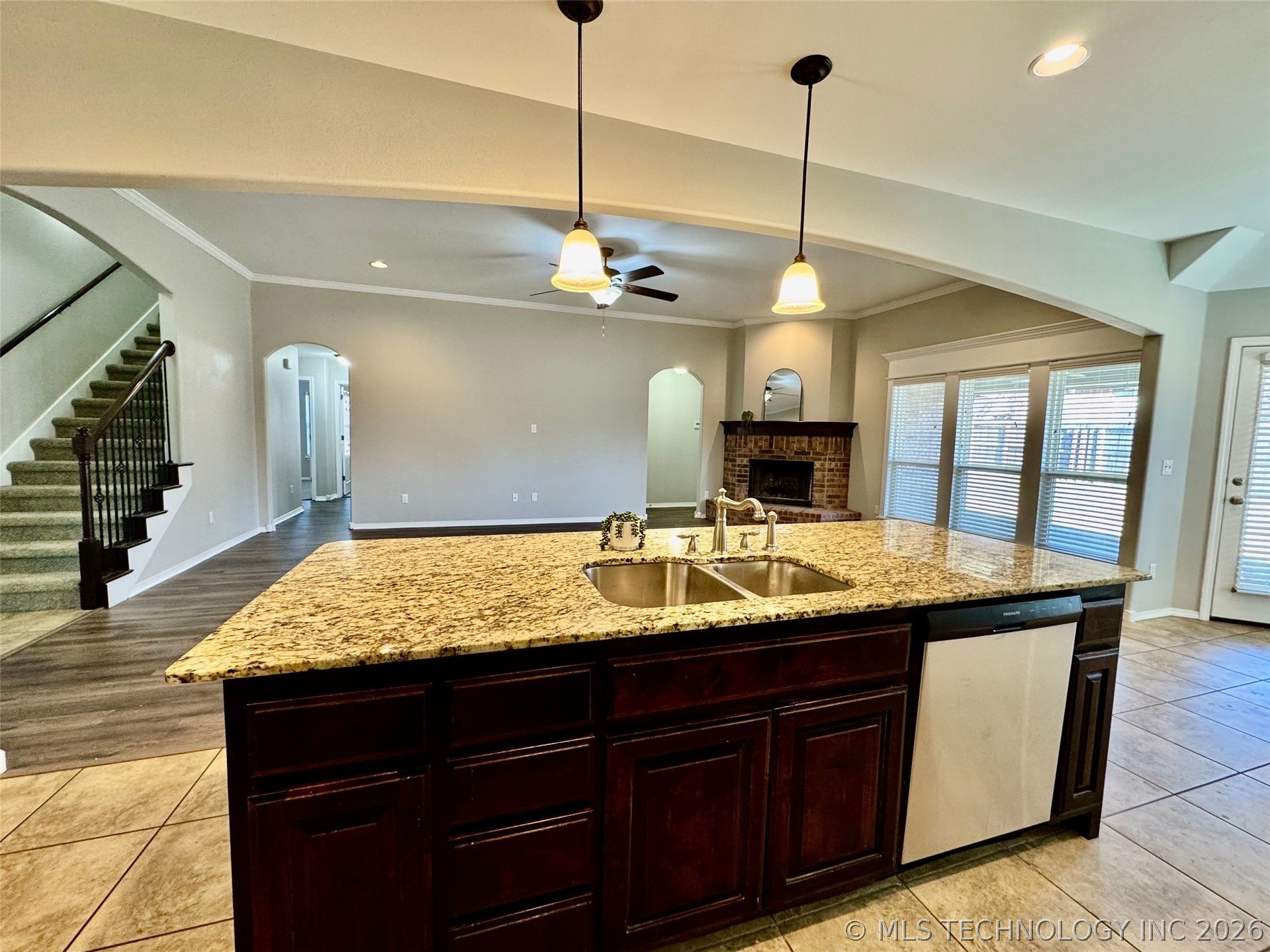 4405 N Oak Avenue Property Photo 17
