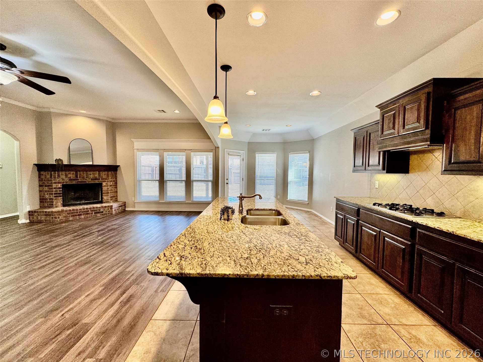 4405 N Oak Avenue Property Photo 18