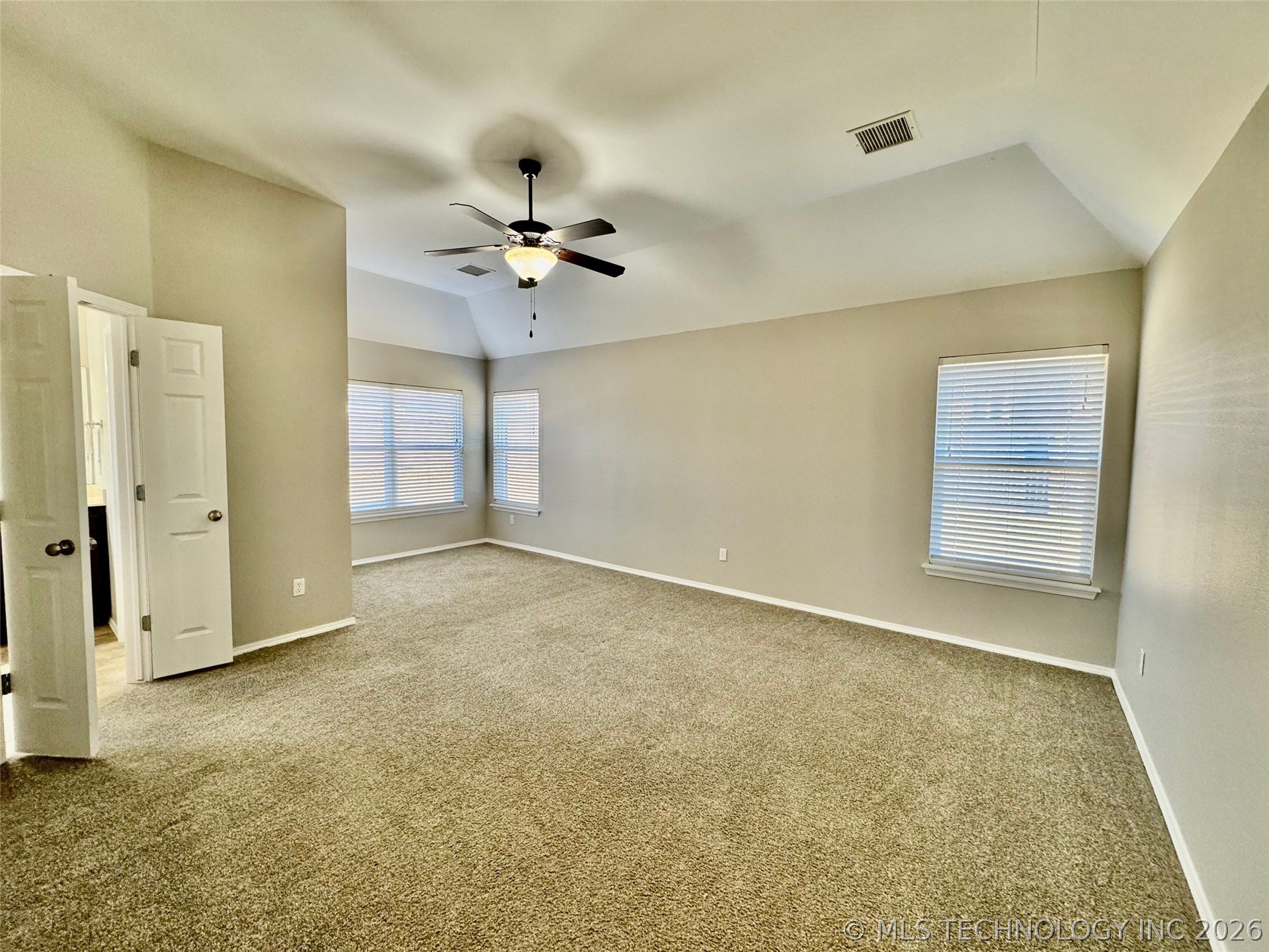 4405 N Oak Avenue Property Photo 21
