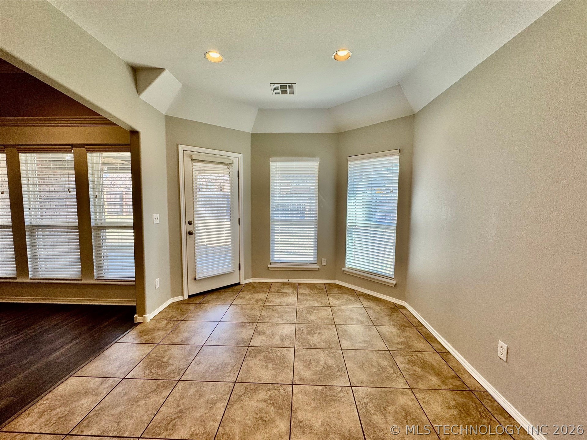 4405 N Oak Avenue Property Photo 30