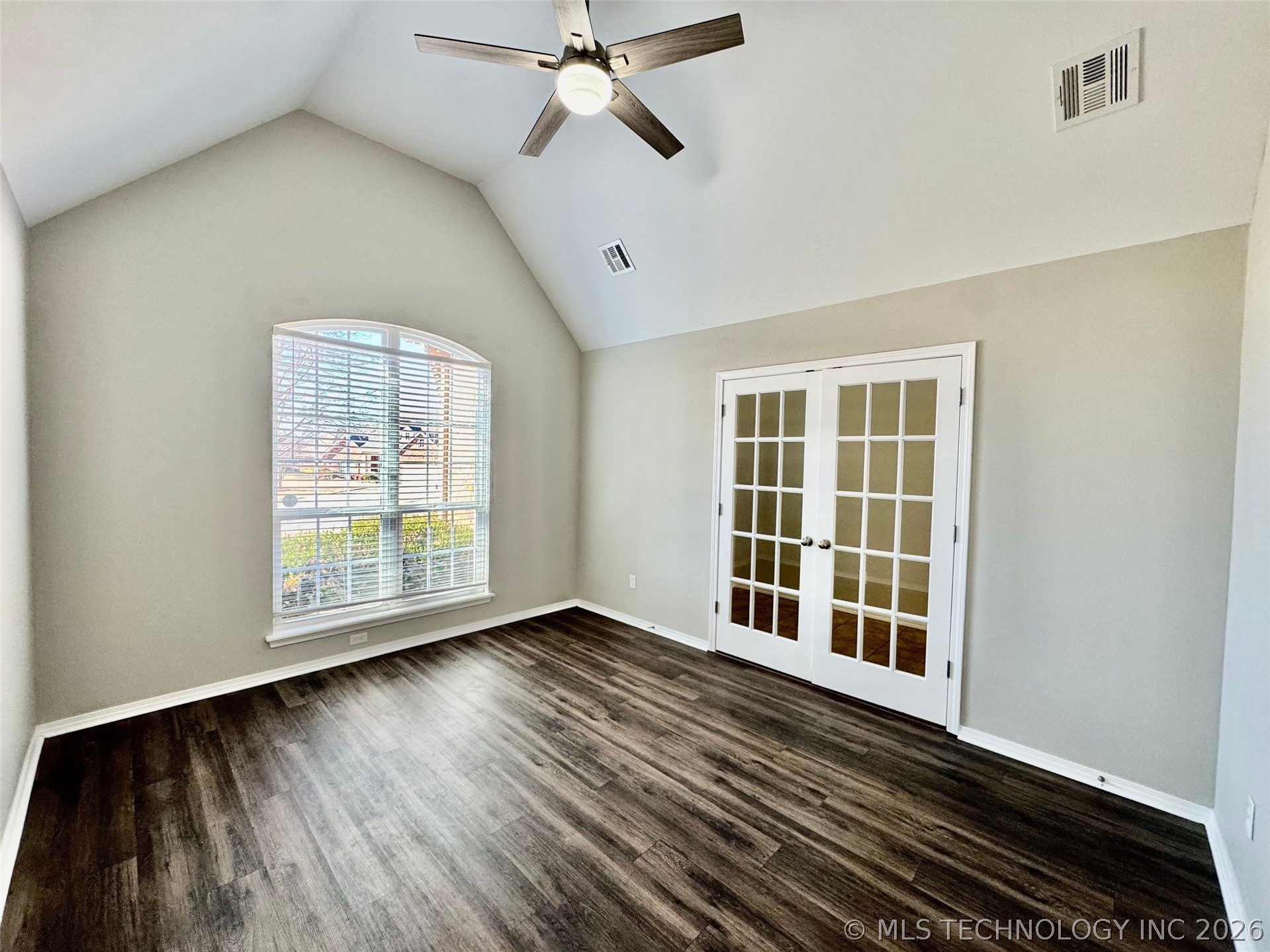 4405 N Oak Avenue Property Photo 33