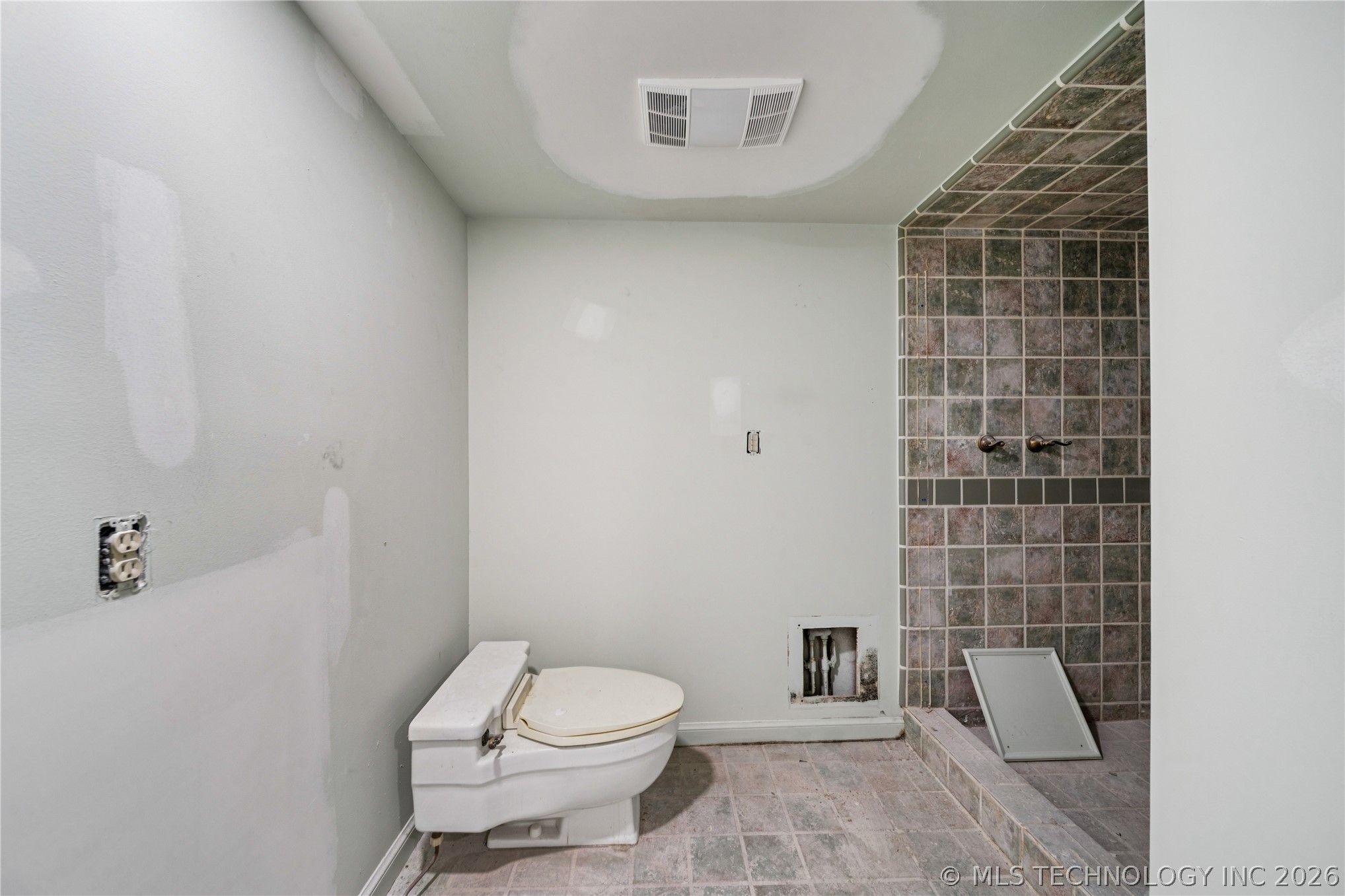 611 W 15th Street A-1 Property Photo 24