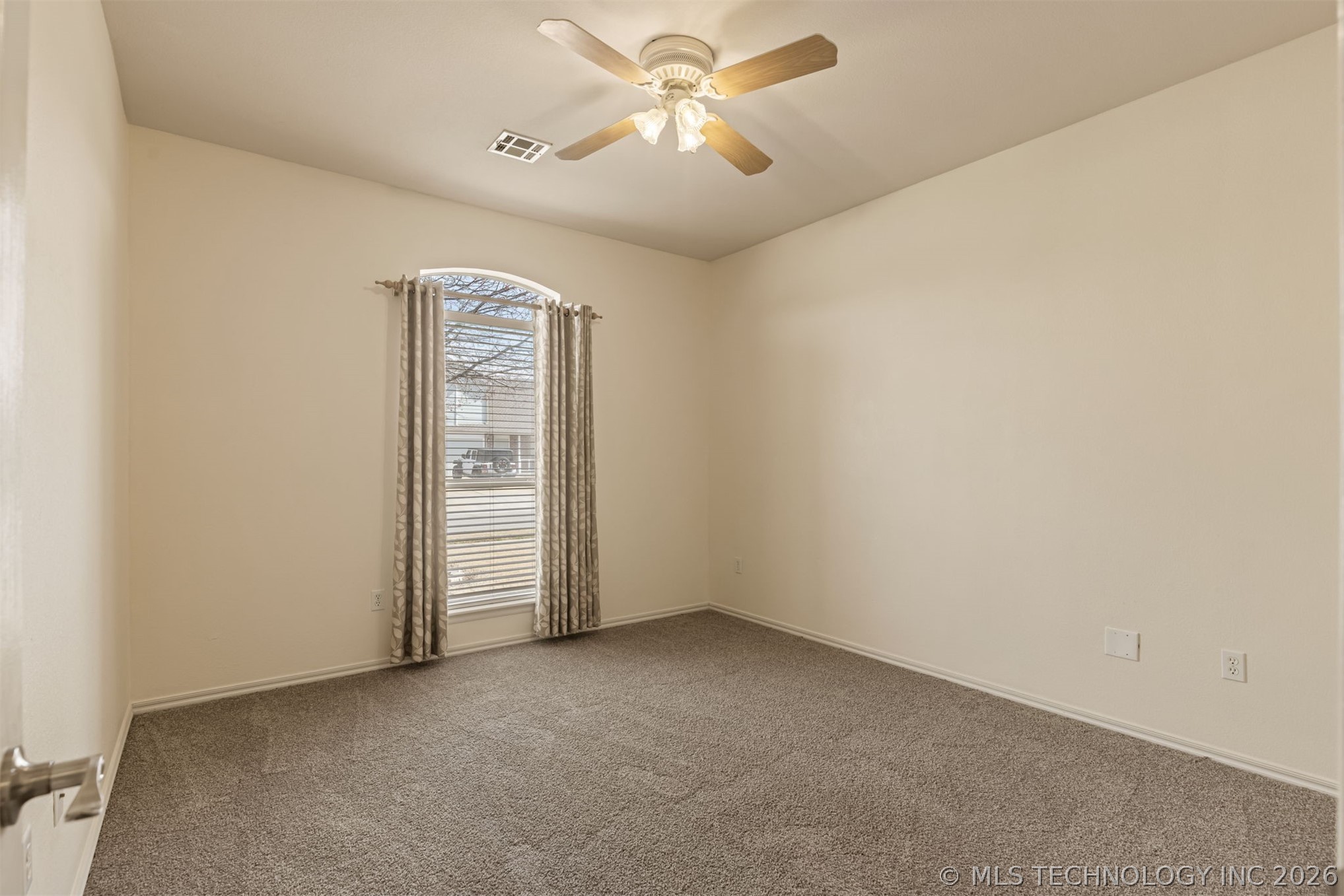 7916 N 125th East Avenue Property Photo 28